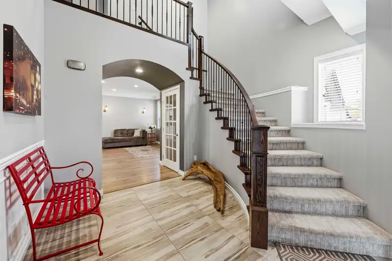 21670 89 AVENUE - photo 3 of 39