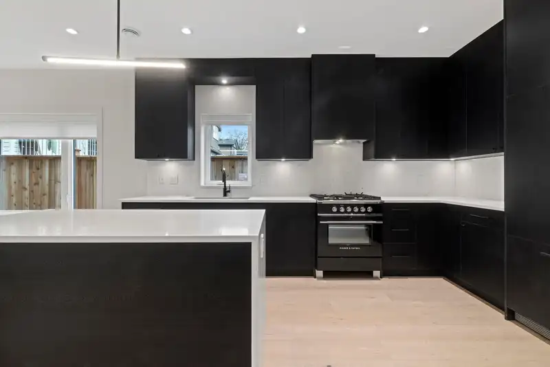 1 2539 GRANT AVENUE - photo 1 of 29