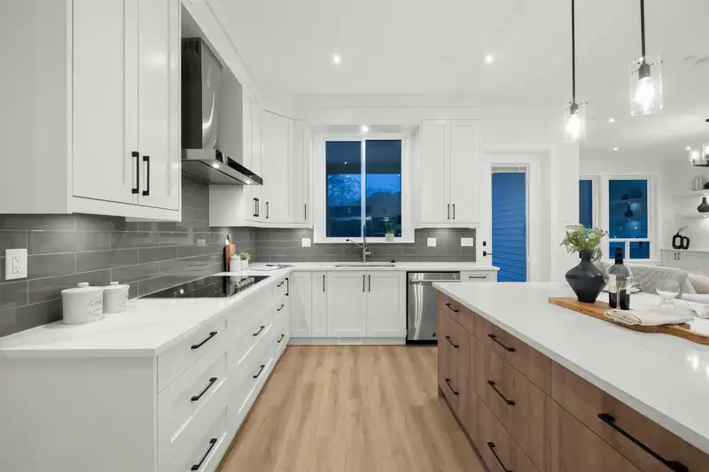 11018 243B STREET - photo 4 of 40