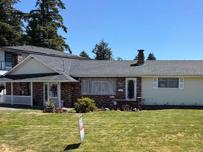 12204 85A AVENUE - photo 2 of 27