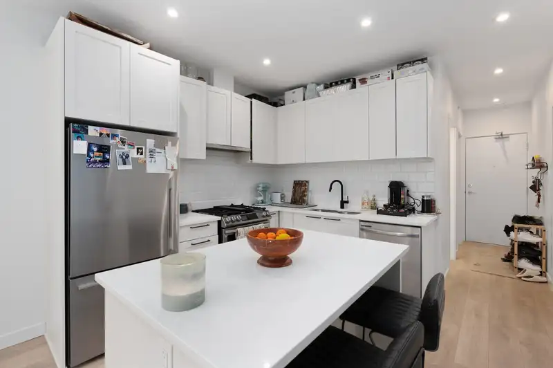 414 5415 BRYDON CRESCENT - photo 4 of 24