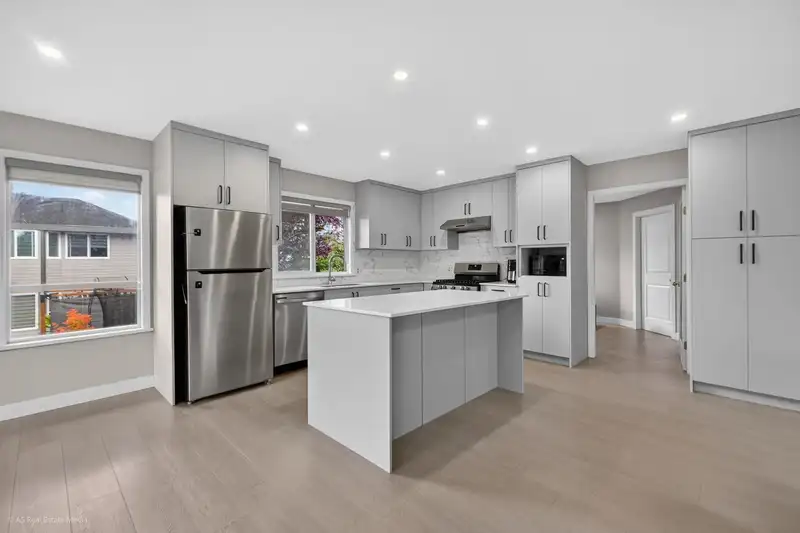 9416 163A STREET - photo 3 of 29