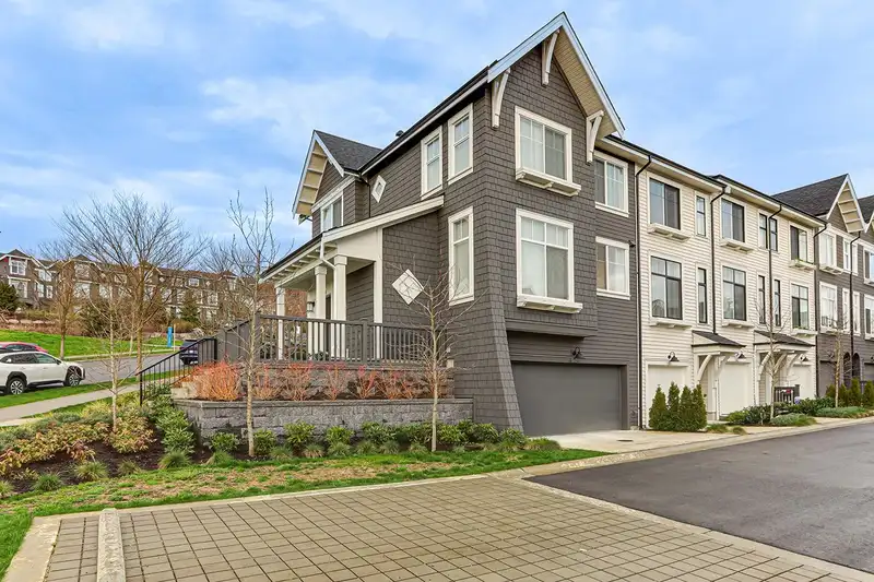 184 1331 OLMSTED STREET - photo 1 of 31