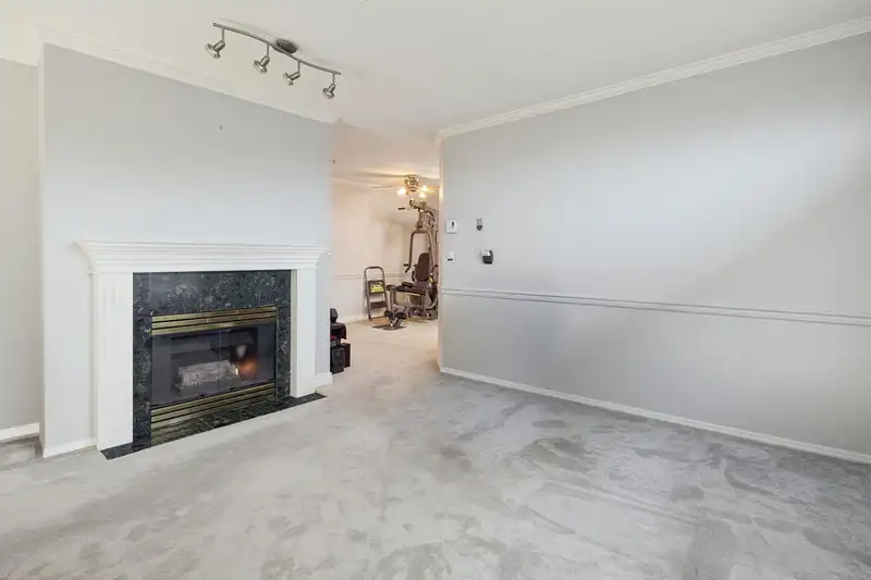 305 5977 177B STREET - photo 3 of 20