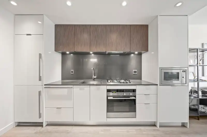 710 209 E 7TH AVENUE - photo 4 of 31
