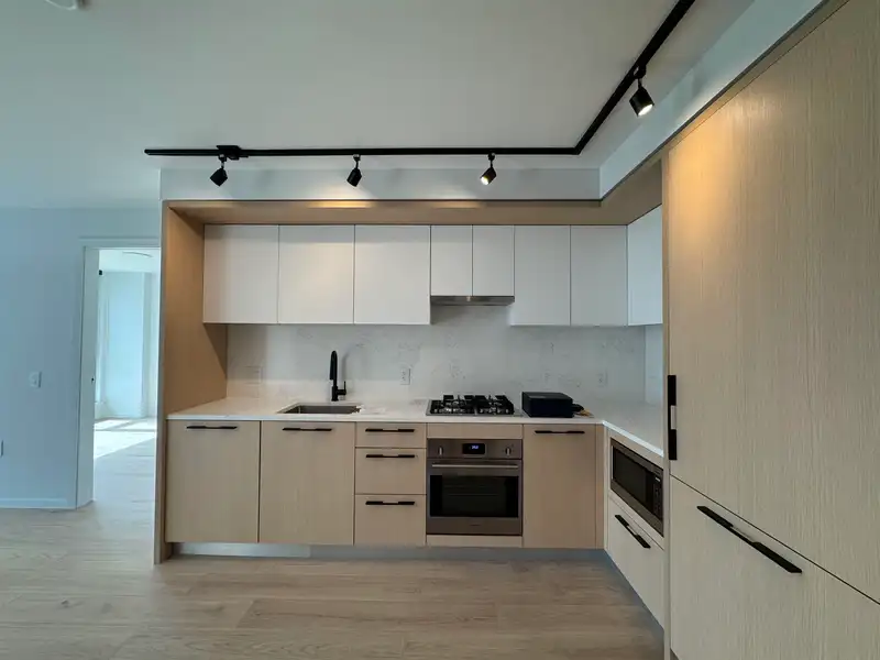 602 2729 KINGSWAY - photo 1 of 26