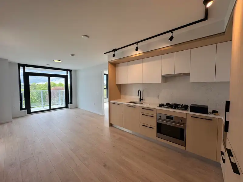 602 2729 KINGSWAY - photo 3 of 26