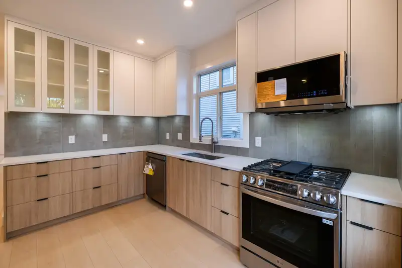 5 19551 66 AVENUE - photo 3 of 34