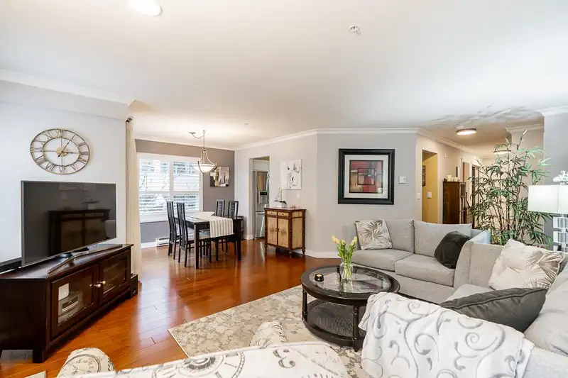 209 15272 20 AVENUE - photo 4 of 36