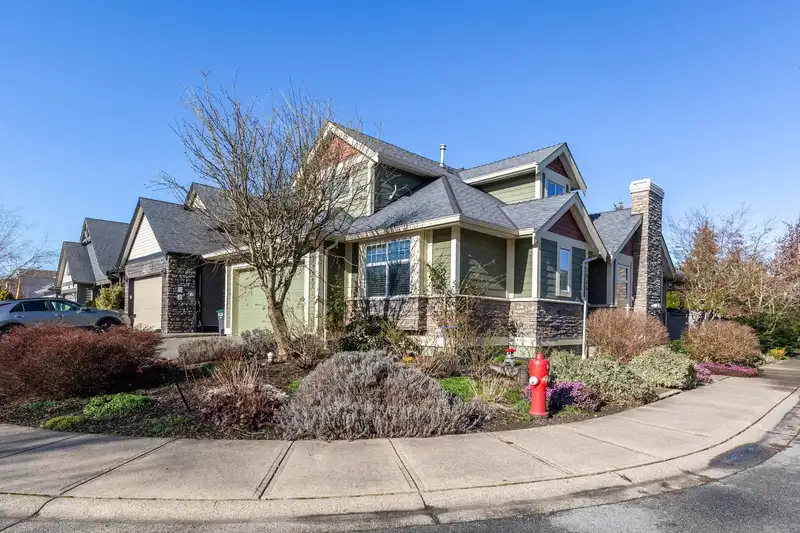19667 72A AVENUE - photo 3 of 40