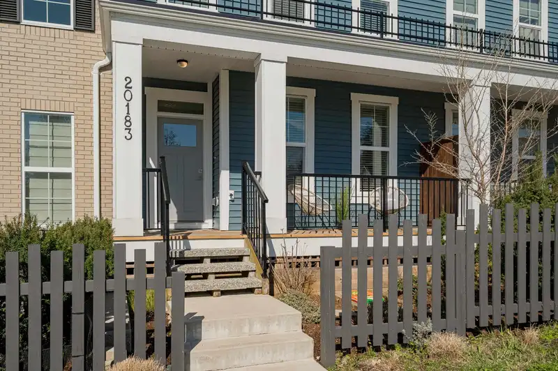 20183 83 AVENUE - photo 3 of 40