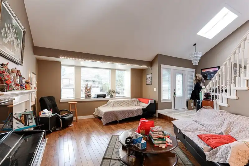 9420 157 STREET - photo 4 of 31