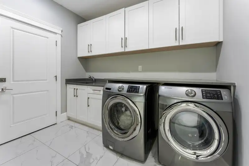 13145 68 AVENUE - photo 4 of 32