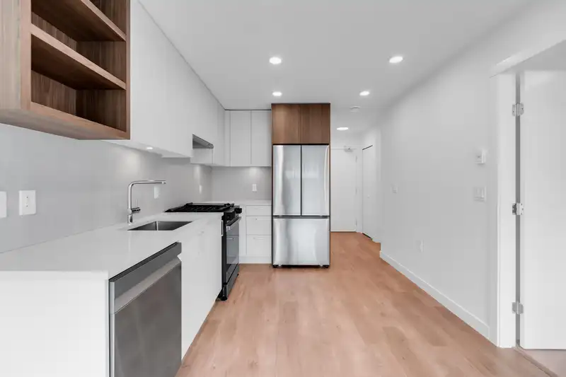 514 723 GROVER AVENUE - photo 1 of 38