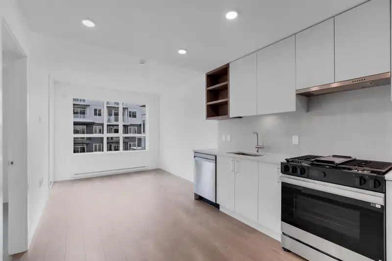 514 723 GROVER AVENUE - photo 2 of 38