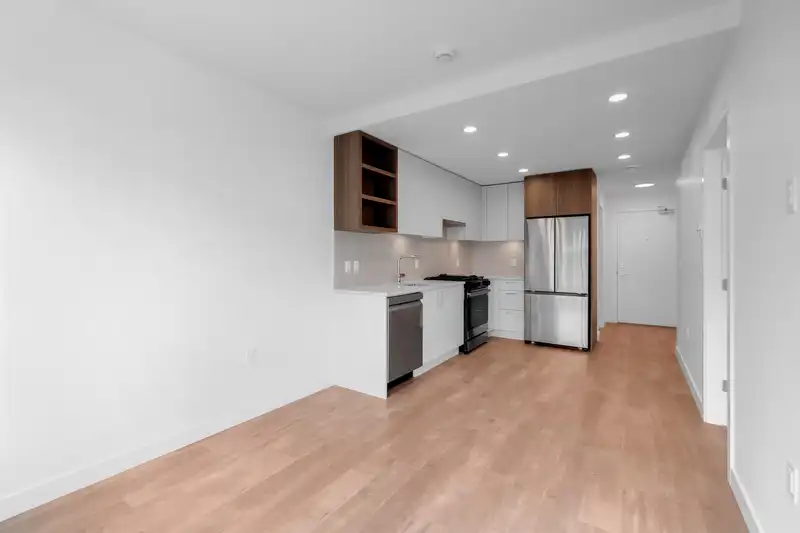 514 723 GROVER AVENUE - photo 4 of 38