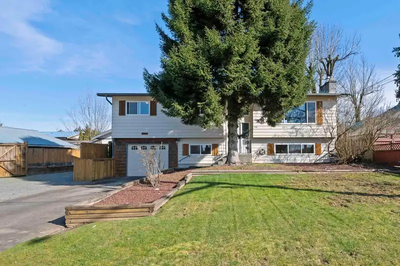 2096 MARTENS STREET - photo 1 of 40