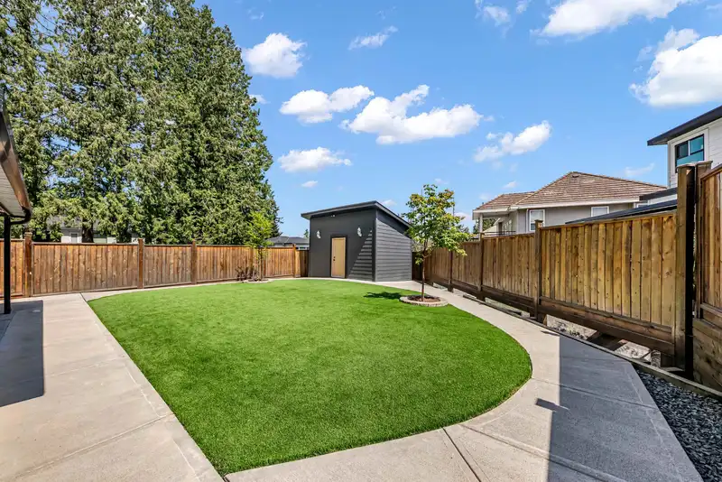 5952 136A STREET - photo 4 of 40