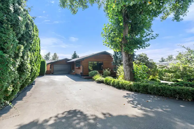18058 57A AVENUE - photo 2 of 38