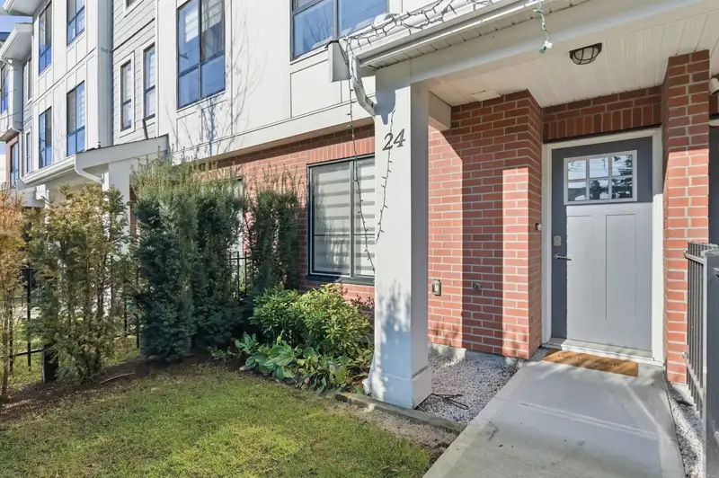 24 11556 72A AVENUE - photo 1 of 27