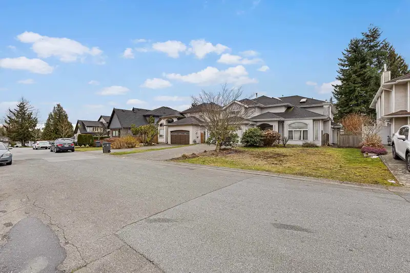 15780 99A AVENUE - photo 3 of 40