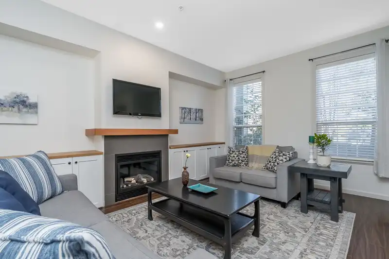 20854 72 AVENUE - photo 1 of 39