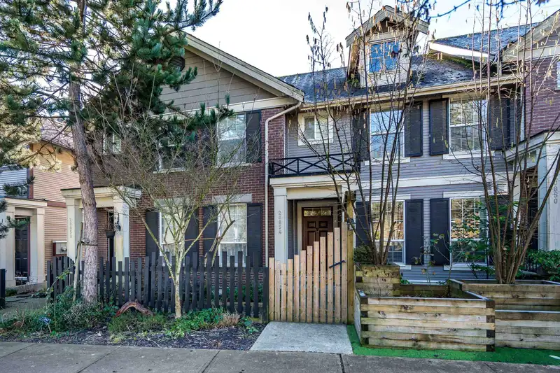 20854 72 AVENUE - photo 3 of 39