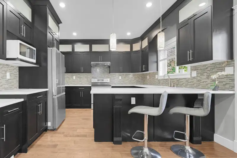 21033 80A AVENUE - photo 2 of 38