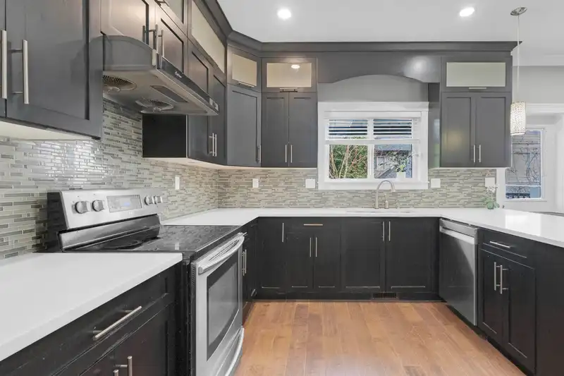21033 80A AVENUE - photo 4 of 38