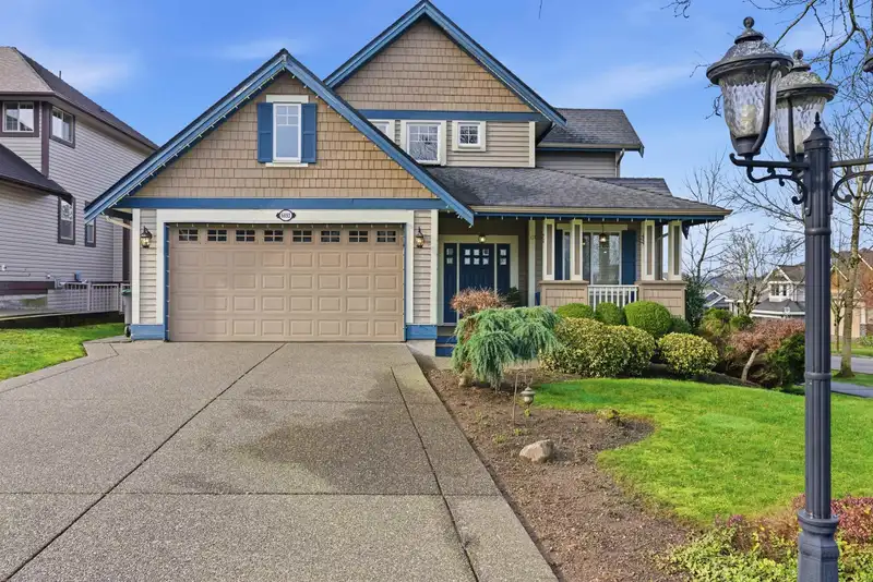 6093 164A STREET - photo 2 of 34