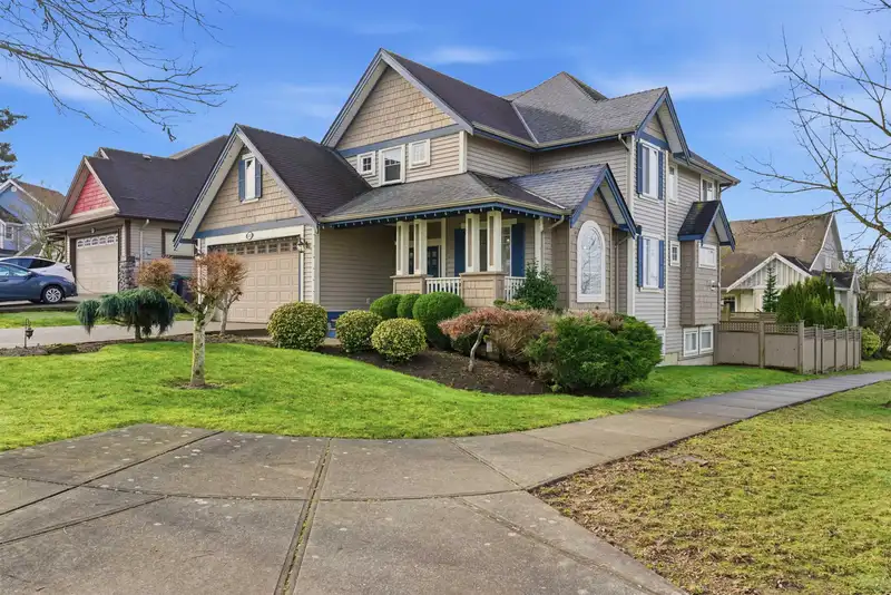 6093 164A STREET - photo 3 of 34