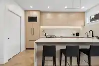 2 3639 E 46TH AVENUE - thumbnail 2