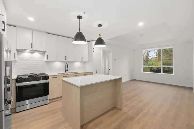 207 27249 ALDERGROVE TOWN CENTRE DRIVE - photo 4 of 23