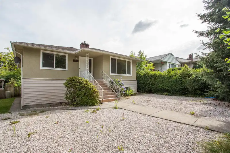 2536 E 29TH AVENUE - photo 2 of 27