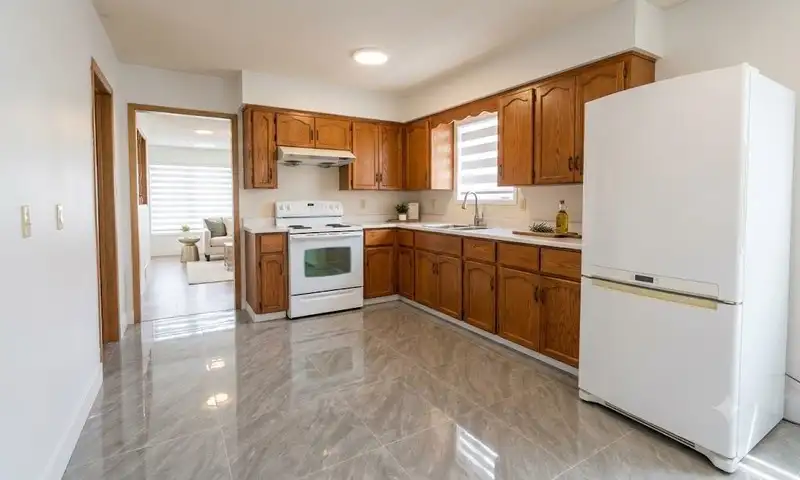 886 E 56TH AVENUE - photo 2 of 6