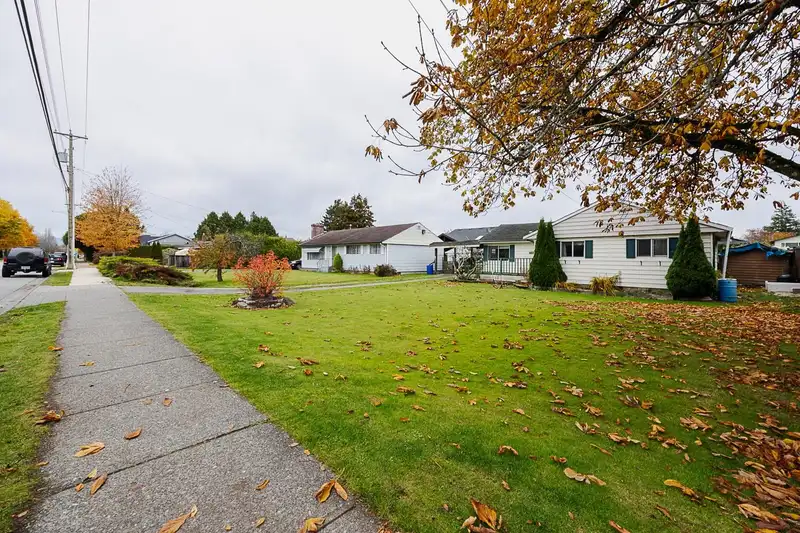 4628 53 STREET - photo 3 of 21