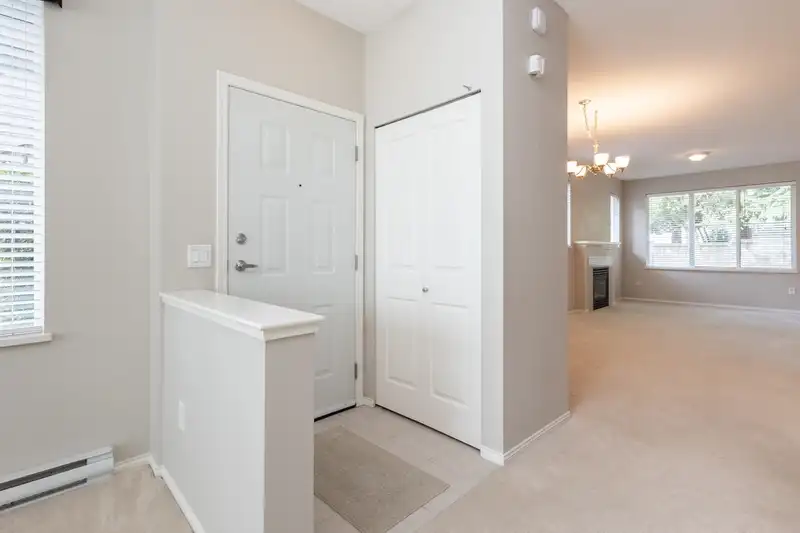 37 15868 85 AVENUE - photo 2 of 40