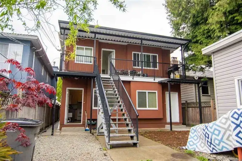 728 E 49TH AVENUE - photo 2 of 21