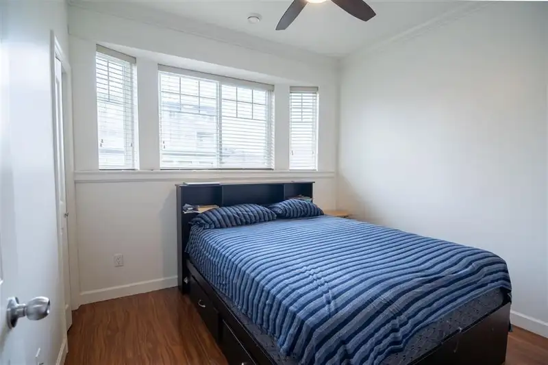 728 E 49TH AVENUE - photo 4 of 21