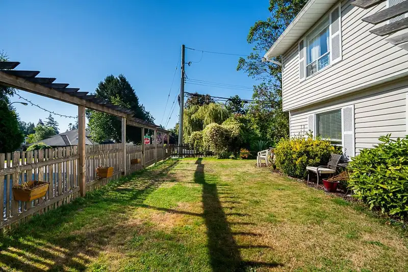 16143 9 AVENUE - photo 3 of 39