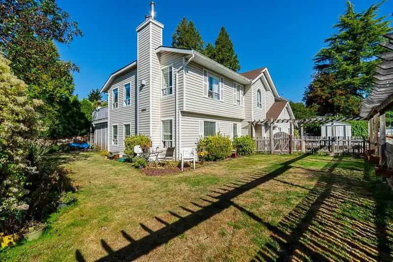 16143 9 AVENUE - photo 4 of 39