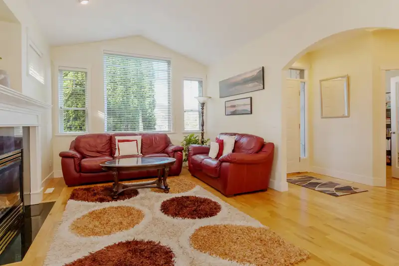 6122 164 STREET - photo 4 of 40
