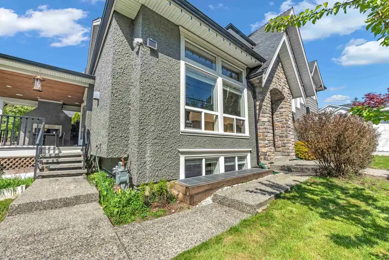 16329 8 AVENUE - photo 2 of 31