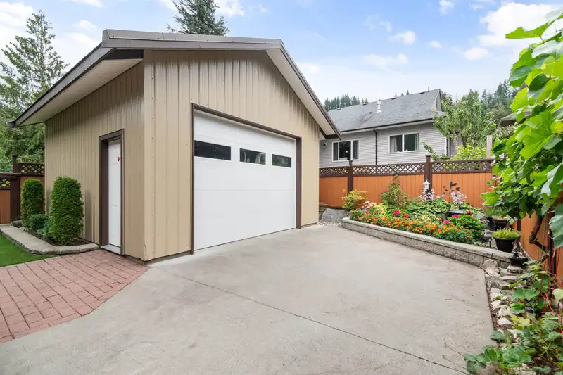 66022 PARK AVENUE - photo 3 of 39