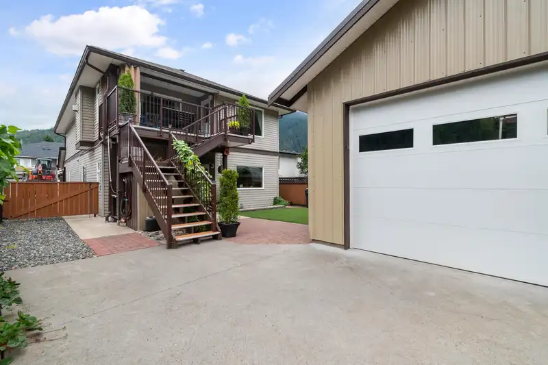 66022 PARK AVENUE - photo 4 of 39