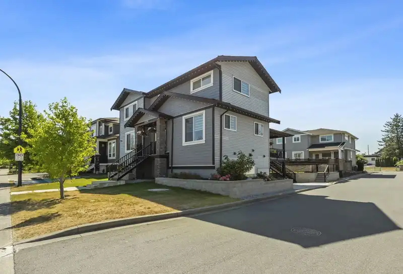 20388 WICKLUND AVENUE - photo 2 of 40