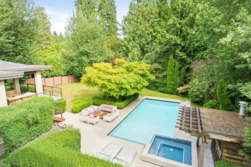 510 EASTCOT ROAD - photo 4 of 40