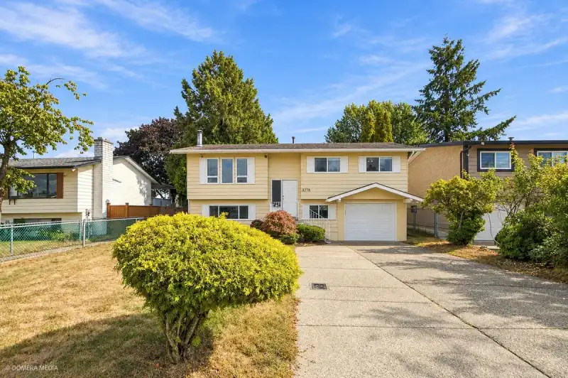 3278 ASTORIA CRESCENT - photo 1 of 26