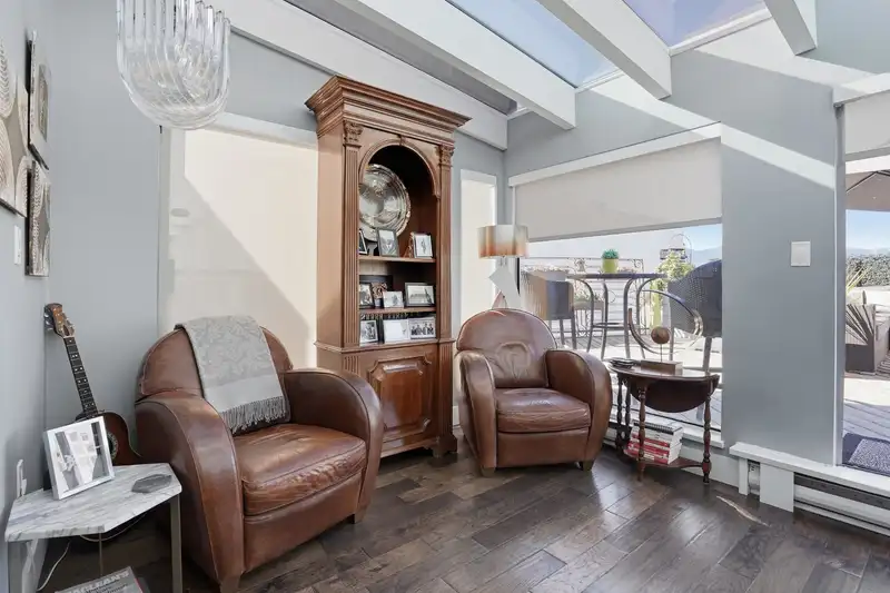 6 1375 W 10TH AVENUE - photo 4 of 27