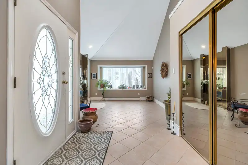 1372 OXFORD STREET - photo 4 of 40
